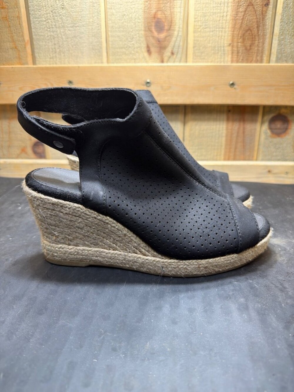 Skechers Memory Foam Womens Size US 7 Black Synthetic Sling Back Wedge Sandals